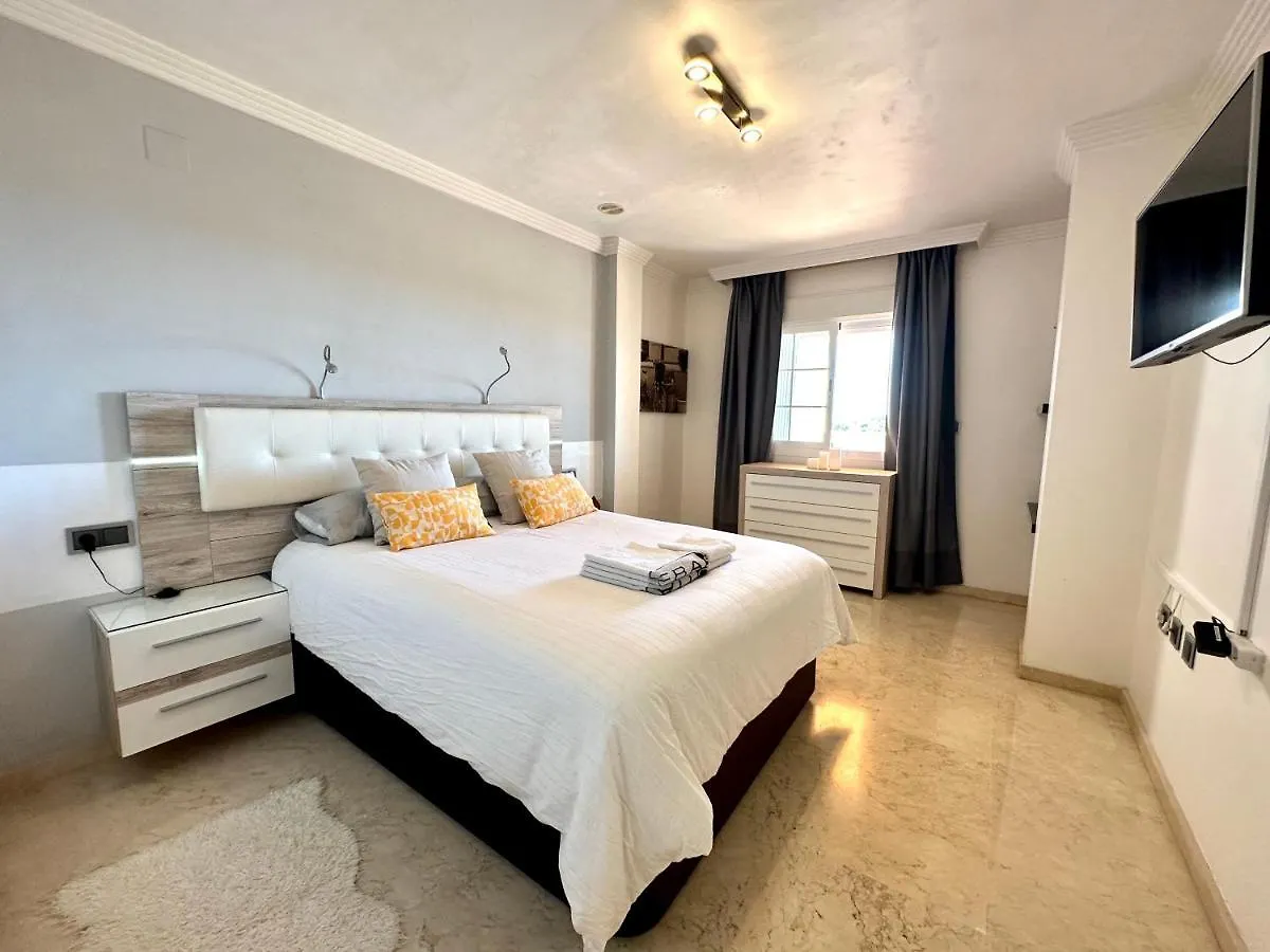 Moderno Apartamento Con Preciosas Vistas Al Mar En Urbanizacion Con Piscina - Rio Real 11 2G Marbella Apartment