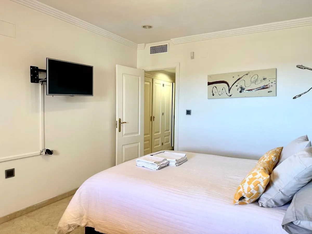 Moderno Apartamento Con Preciosas Vistas Al Mar En Urbanizacion Con Piscina - Rio Real 11 2G Marbella Apartment