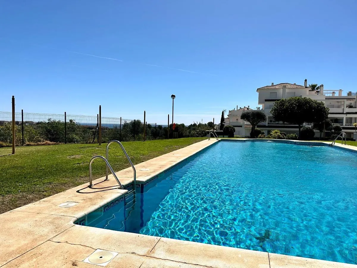 Moderno Apartamento Con Preciosas Vistas Al Mar En Urbanizacion Con Piscina - Rio Real 11 2G Marbella