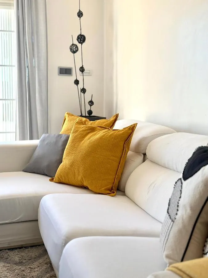 Moderno Apartamento Con Preciosas Vistas Al Mar En Urbanizacion Con Piscina - Rio Real 11 2G Marbella