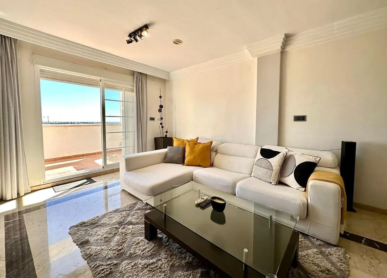 Moderno Apartamento Con Preciosas Vistas Al Mar En Urbanizacion Con Piscina - Rio Real 11 2G Marbella